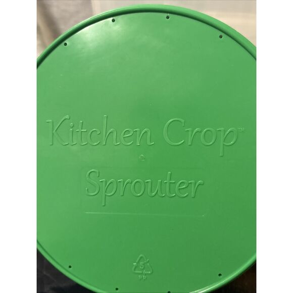 Deluxe Kitchen Crop Seed Sprouter with 4 Growing Trays and 16 Oz Of Radish Seeds - Picture 3 of 7